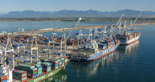 (Photograph of Port of Vancouver, Courtesy of CN)